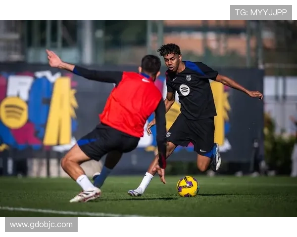 世体：亚马尔参与访谈节目，总观众数达611万收视率高达23.3%